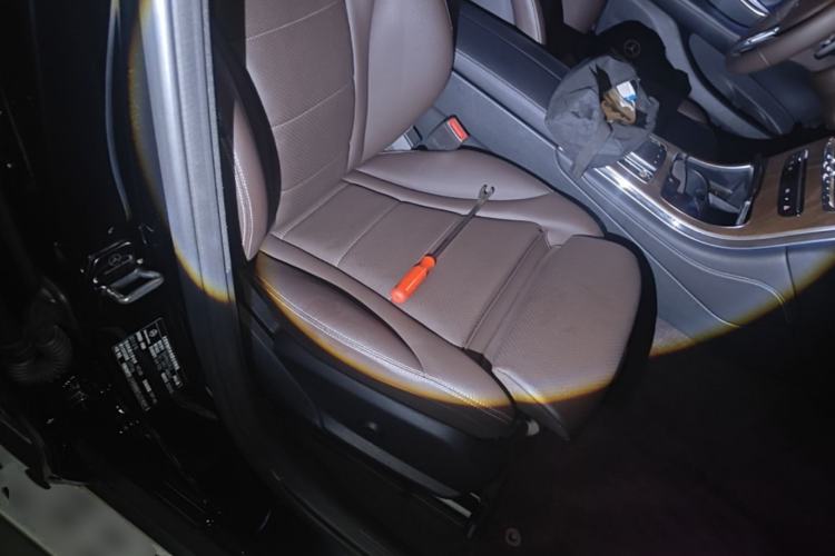 Used Mercedes-Benz GLC 2020 Facelift GLC 260 L 4MATIC Luxury Edition Right Front Seat