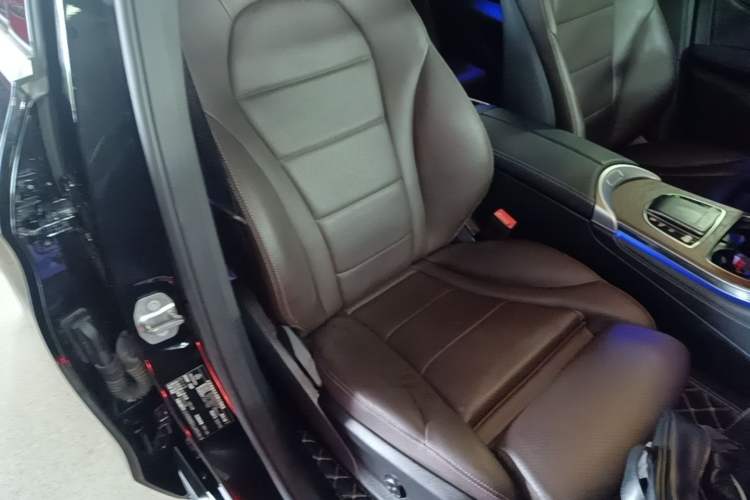 Used Mercedes-Benz GLC 2020 Facelift GLC 260 L 4MATIC Luxury Edition Right Front Seat