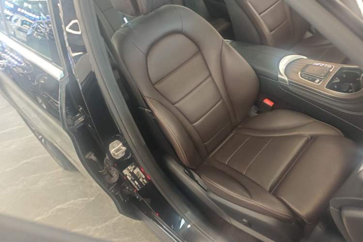 Used Mercedes-Benz GLC 2020 Facelift GLC 260 L 4MATIC Luxury Edition Right Front Seat