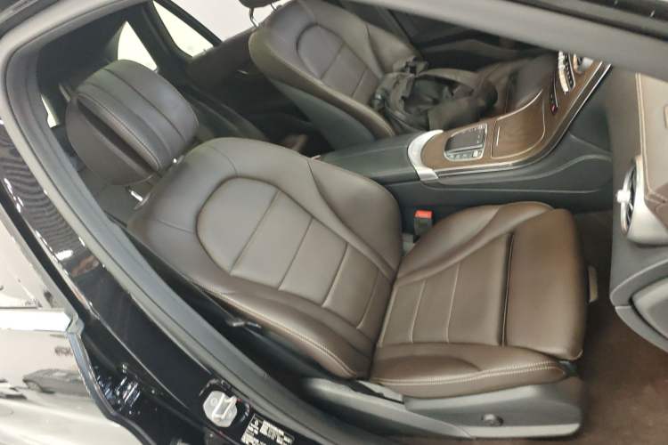 Used Mercedes-Benz GLC 2020 Facelift GLC 260 L 4MATIC Luxury Edition Right Front Seat