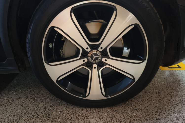Used Mercedes-Benz GLC 2020 GLC 300 L 4MATIC Luxury Model Right Front Wheel Hub