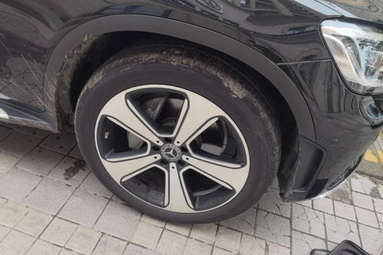 Used Mercedes-Benz GLC 2020 Facelifted GLC 300 L 4MATIC Luxury Edition Right Front Wheel Hub