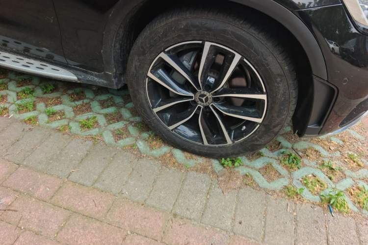 Used Mercedes-Benz GLC 2020 GLC 300 L 4MATIC Dynamic Edition Right Front Wheel Hub