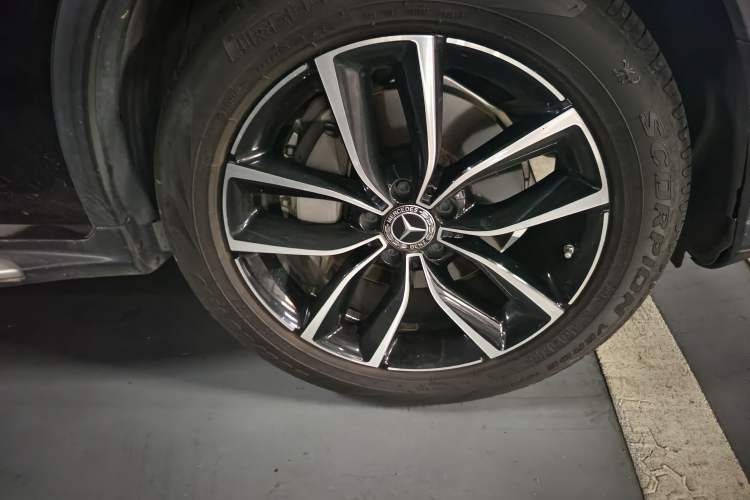 Used Mercedes-Benz GLC 2020 Facelift GLC 300 L 4MATIC Dynamic Edition Right Front Wheel Hub
