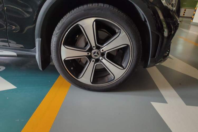 Used Mercedes-Benz GLC 2020 GLC 300 L 4MATIC Luxury Model Right Front Wheel Hub