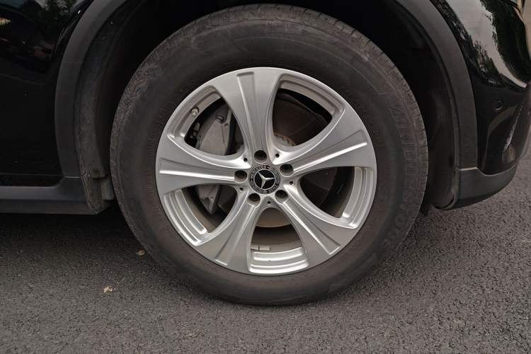 Used Mercedes-Benz GLC 2020 Facelifted GLC 260 L 4MATIC Dynamic Edition Right Front Wheel Hub