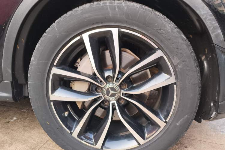Used Mercedes-Benz GLC 2020 Facelift GLC 300 L 4MATIC Dynamic Edition Right Front Wheel Hub