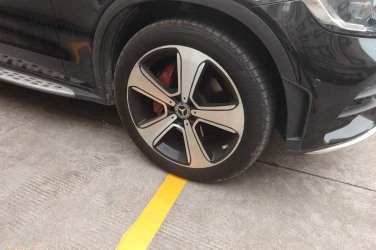 Used Mercedes-Benz GLC 2020 GLC 300 L 4MATIC Luxury Model Right Front Wheel Hub