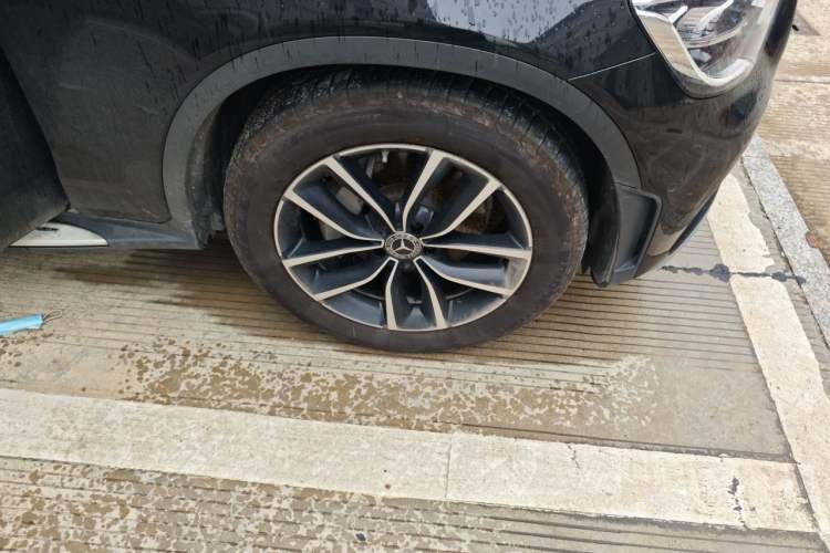 Used Mercedes-Benz GLC 2020 Facelift GLC 300 L 4MATIC Dynamic Edition Right Front Wheel Hub