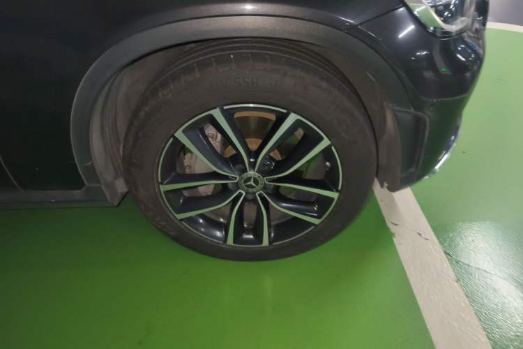 Used Mercedes-Benz GLC 2020 Facelift GLC 260 L 4MATIC Luxury Edition Right Front Wheel Hub