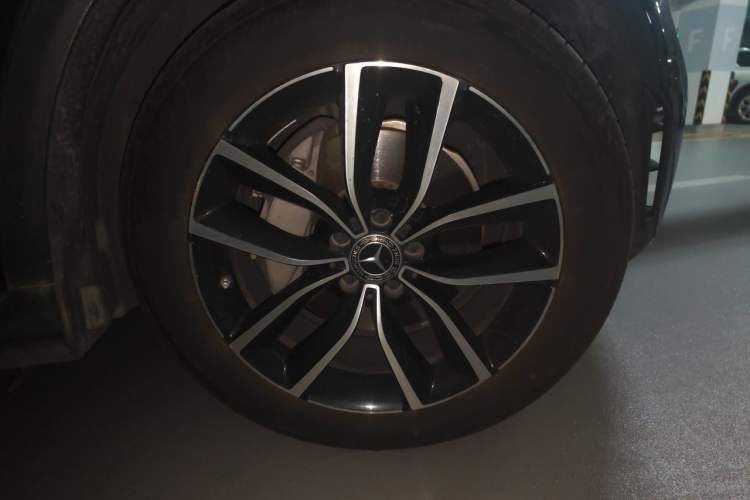 Used Mercedes-Benz GLC 2020 Facelift GLC 260 L 4MATIC Luxury Edition Right Front Wheel Hub