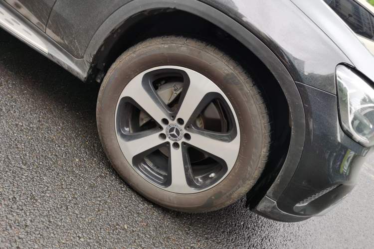Used Mercedes-Benz GLC 2020 Facelift GLC 260 L 4MATIC Luxury Edition Right Front Wheel Hub