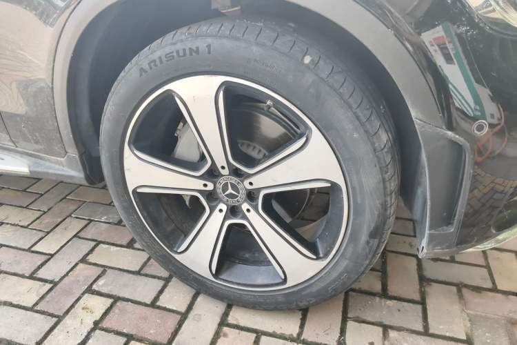 Used Mercedes-Benz GLC 2020 GLC 300 L 4MATIC Luxury Model Right Front Wheel Hub