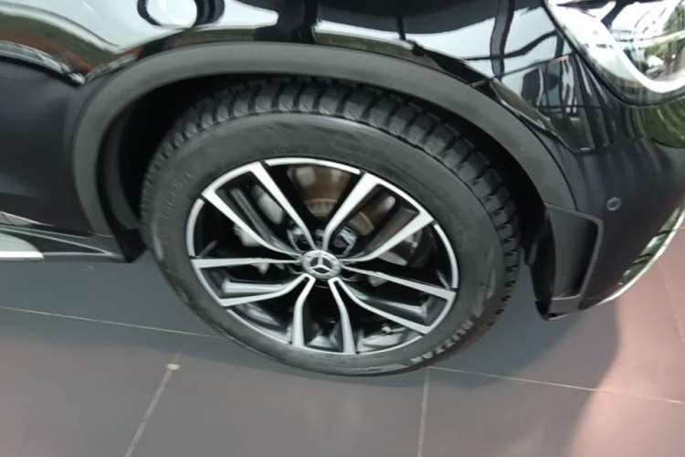 Used Mercedes-Benz GLC 2020 GLC 300 L 4MATIC Dynamic Edition Right Front Wheel Hub