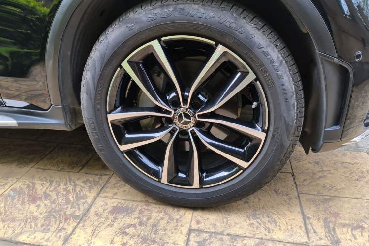 Used Mercedes-Benz GLC 2020 Facelift GLC 260 L 4MATIC Luxury Edition Right Front Wheel Hub