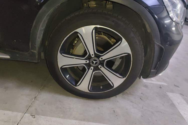 Used Mercedes-Benz GLC 2020 Facelifted GLC 300 L 4MATIC Luxury Edition Right Front Wheel Hub