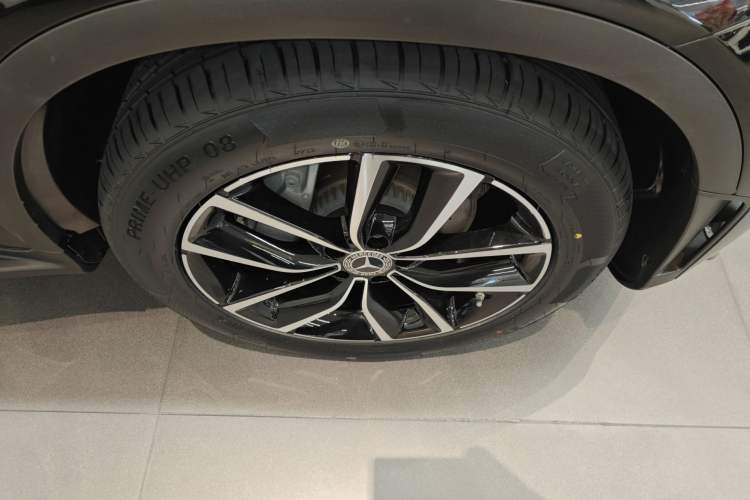 Used Mercedes-Benz GLC 2020 Facelift GLC 300 L 4MATIC Dynamic Edition Right Front Wheel Hub
