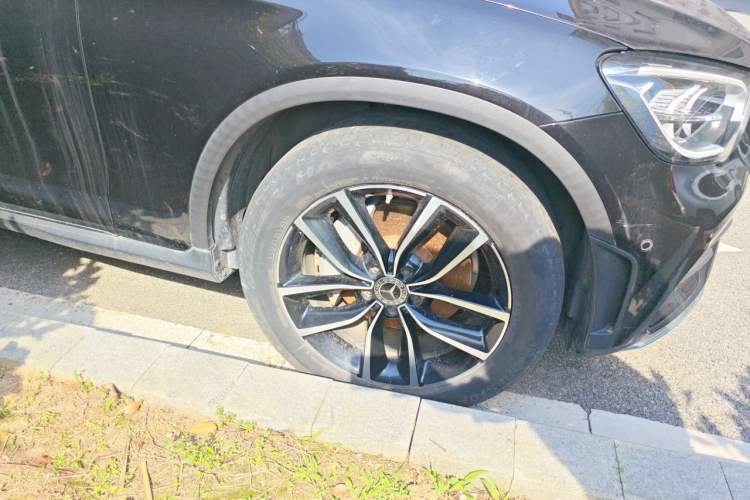 Used Mercedes-Benz GLC 2020 Facelift GLC 260 L 4MATIC Luxury Edition Right Front Wheel Hub