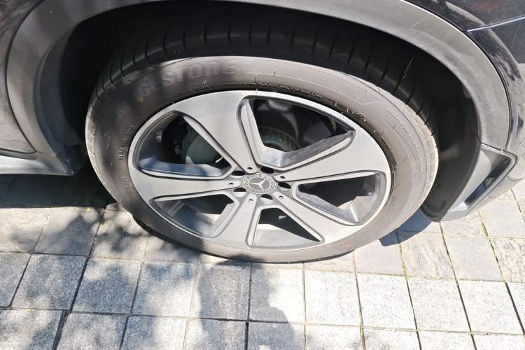 Used Mercedes-Benz GLC 2020 Facelifted GLC 300 L 4MATIC Luxury Edition Right Front Wheel Hub