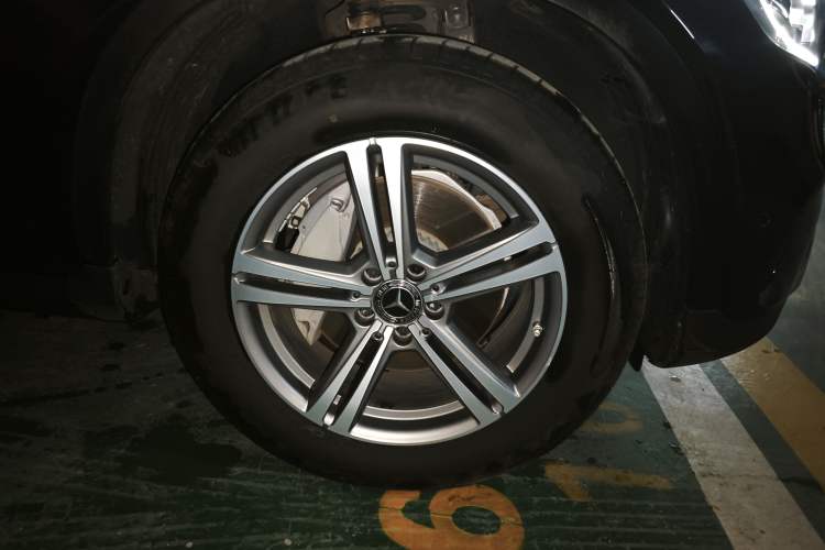 Used Mercedes-Benz GLC 2020 Facelift GLC 260 L 4MATIC Luxury Edition Right Front Wheel Hub