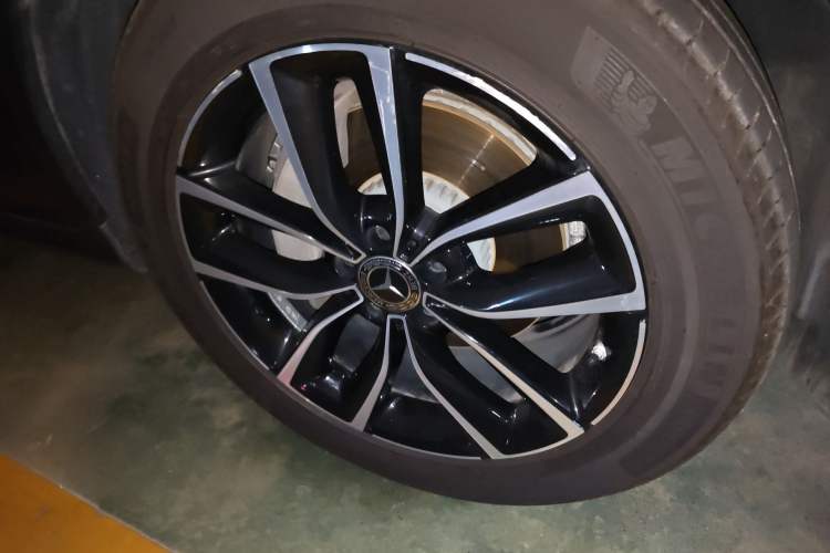 Used Mercedes-Benz GLC 2020 Facelift GLC 260 L 4MATIC Luxury Edition Right Front Wheel Hub