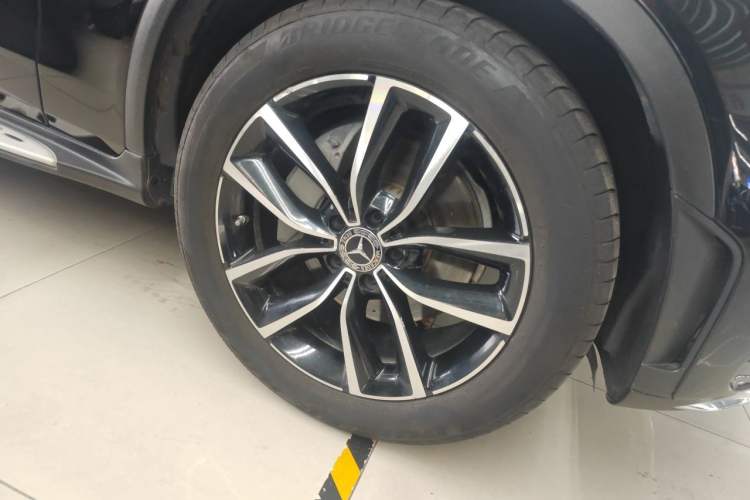 Used Mercedes-Benz GLC 2020 Facelift GLC 300 L 4MATIC Dynamic Edition Right Front Wheel Hub