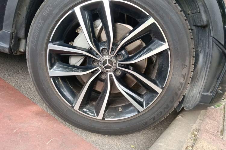 Used Mercedes-Benz GLC 2020 Facelift GLC 260 L 4MATIC Luxury Edition Right Front Wheel Hub