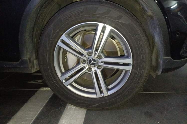 Used Mercedes-Benz GLC 2020 Facelifted GLC 260 L 4MATIC Dynamic Edition Right Front Wheel Hub