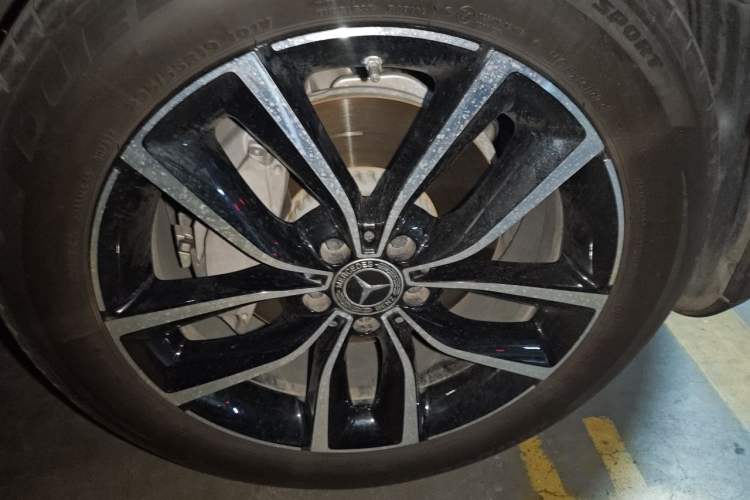 Used Mercedes-Benz GLC 2020 Facelift GLC 300 L 4MATIC Dynamic Edition Right Front Wheel Hub