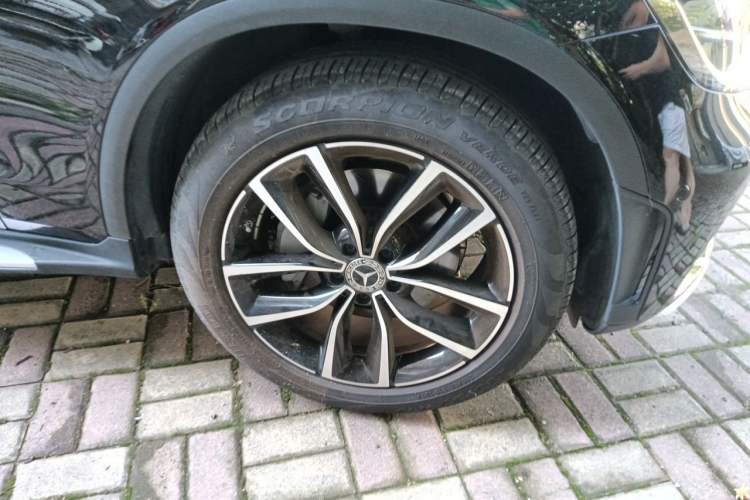 Used Mercedes-Benz GLC 2020 Facelift GLC 260 L 4MATIC Luxury Edition Right Front Wheel Hub