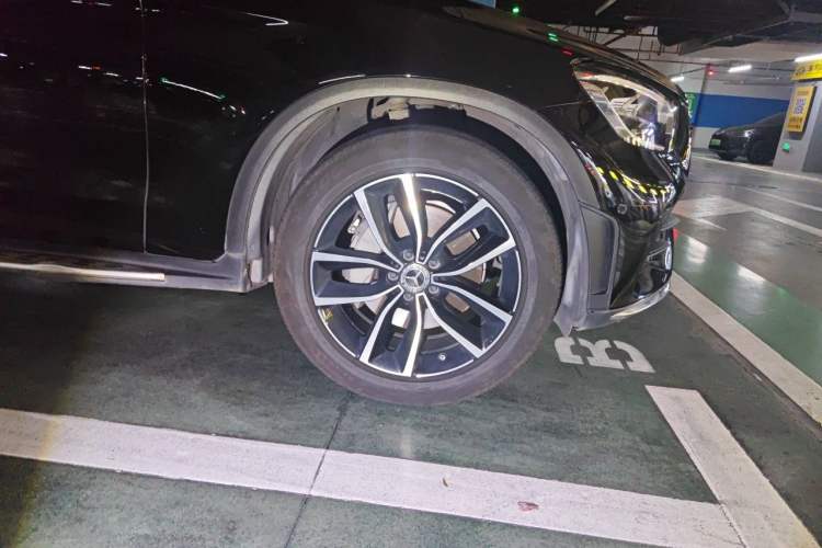 Used Mercedes-Benz GLC 2020 GLC 260 L 4MATIC Luxury Model Right Front Wheel Hub