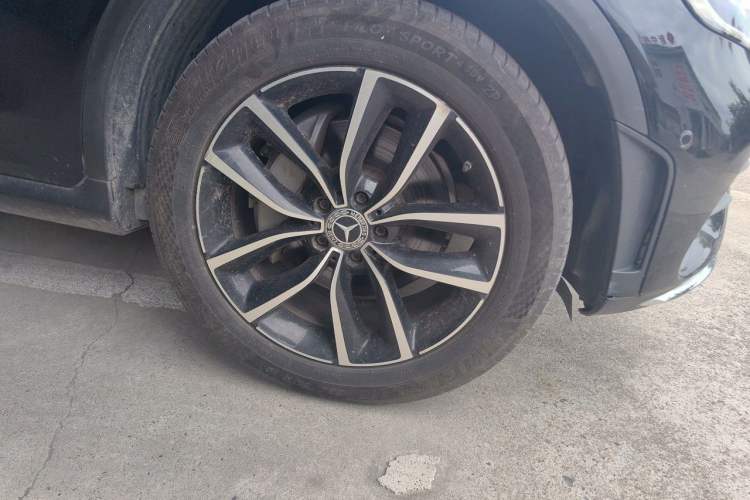 Used Mercedes-Benz GLC 2020 Facelift GLC 260 L 4MATIC Luxury Edition Right Front Wheel Hub