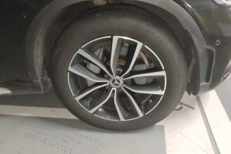 Used Mercedes-Benz GLC 2020 GLC 300 L 4MATIC Dynamic Edition Right Front Wheel Hub