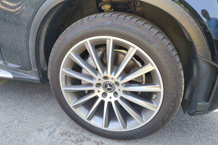 Used Mercedes-Benz GLC 2020 Facelifted GLC 300 L 4MATIC AMG-Line Right Front Wheel Hub
