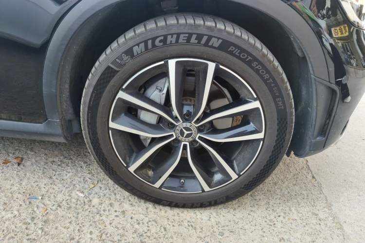 Used Mercedes-Benz GLC 2020 Facelift GLC 260 L 4MATIC Luxury Edition Right Front Wheel Hub