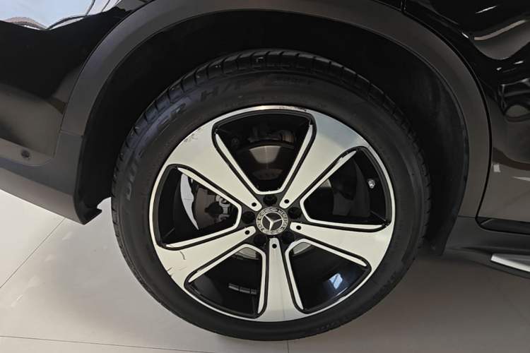 Used Mercedes-Benz GLC 2020 GLC 300 L 4MATIC Luxury Model Right Rear Wheel Hub
