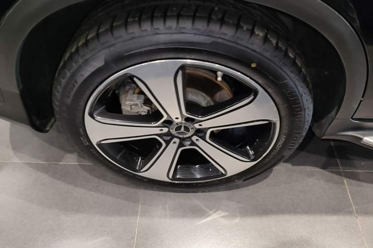 Used Mercedes-Benz GLC 2020 GLC 300 L 4MATIC Luxury Model Right Rear Wheel Hub