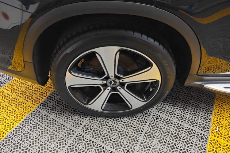Used Mercedes-Benz GLC 2020 GLC 300 L 4MATIC Luxury Model Right Rear Wheel Hub