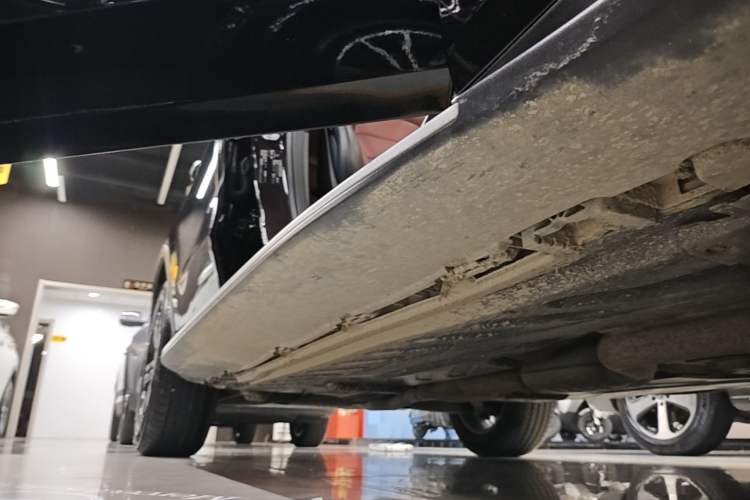 Used Mercedes-Benz GLC 2020 GLC 260 L 4MATIC Luxury Model Right Side Sill