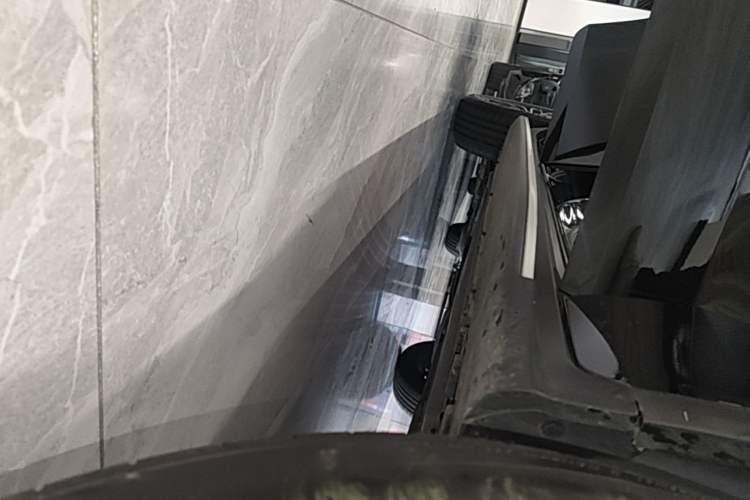 Used Mercedes-Benz GLC 2020 Facelift GLC 300 L 4MATIC Dynamic Edition Right Side Sill