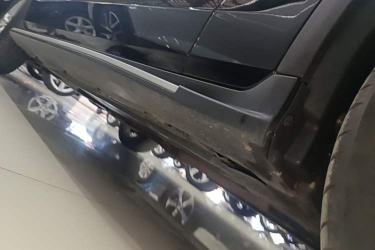 Used Mercedes-Benz GLC 2020 Facelifted GLC 260 L 4MATIC Dynamic Edition Right Side Sill