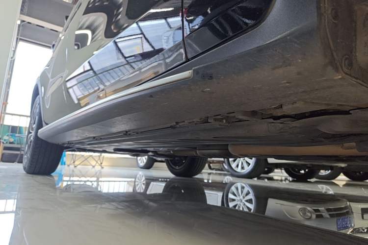 Used Mercedes-Benz GLC 2020 GLC 300 L 4MATIC Dynamic Edition Right Side Sill