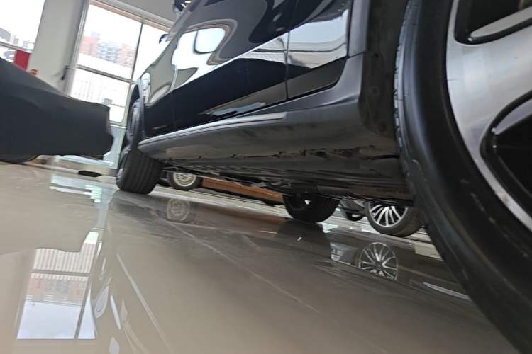 Used Mercedes-Benz GLC 2020 GLC 300 L 4MATIC Luxury Model Right Side Sill