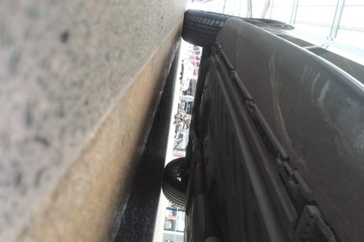 Used Mercedes-Benz GLC 2020 GLC 300 L 4MATIC Dynamic Edition Right Side Sill