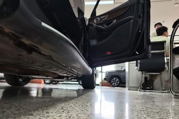 Used Mercedes-Benz GLC 2020 GLC 300 L 4MATIC Luxury Model Right Side Sill