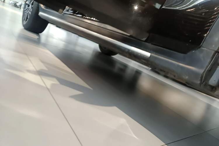 Used Mercedes-Benz GLC 2020 Facelift GLC 260 L 4MATIC Luxury Edition Right Side Sill