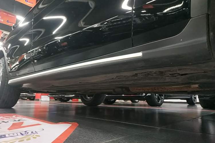 Used Mercedes-Benz GLC 2020 Facelifted GLC 260 L 4MATIC Dynamic Edition Right Side Sill