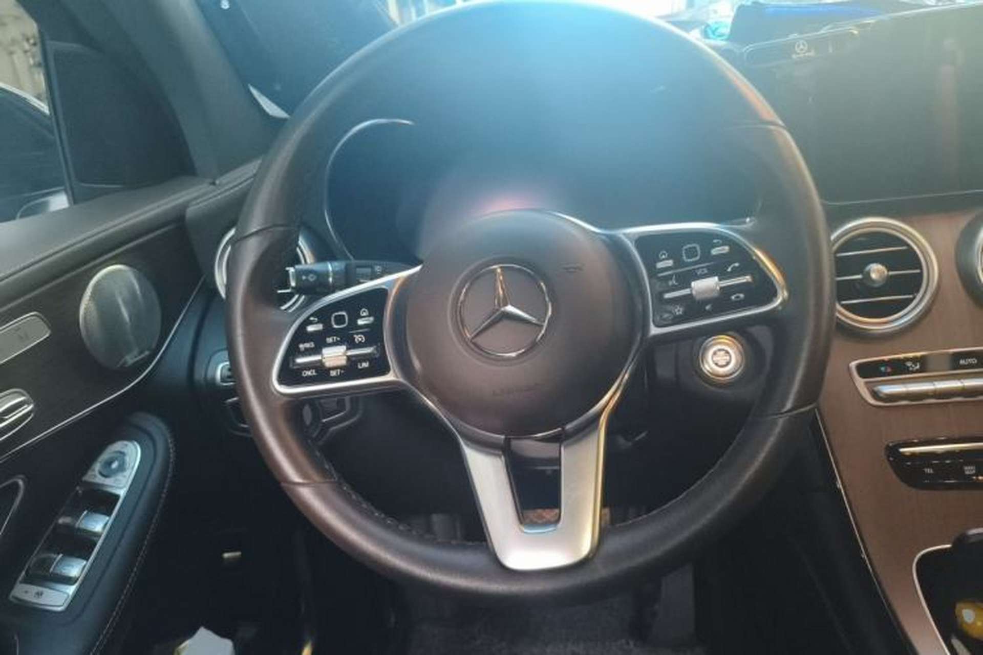Used Mercedes-Benz GLC 2020 GLC 300 L 4MATIC Luxury Model Steering Wheel
