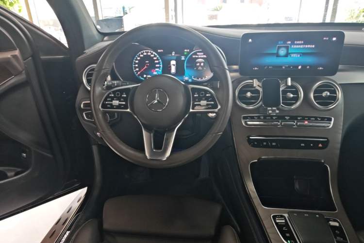Used Mercedes-Benz GLC 2020 GLC 260 L 4MATIC Luxury Model Steering Wheel