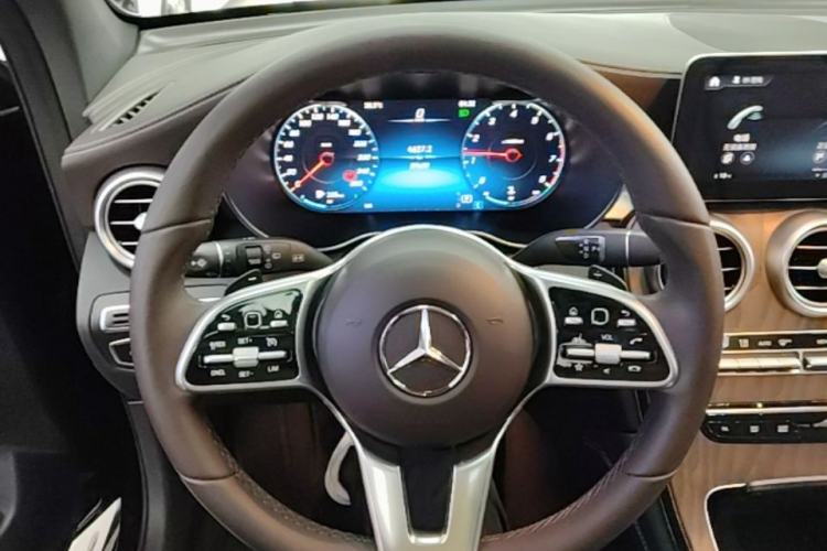 Used Mercedes-Benz GLC 2020 Facelift GLC 260 L 4MATIC Luxury Edition Steering Wheel